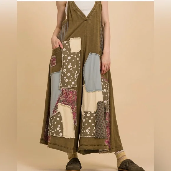 NWT Blue Velvet Patched Deep V-Neck Wide
Leg Jumpsuit Sz L/XL - Picture 3 of 8